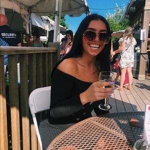 Meet your Posher, Olivia